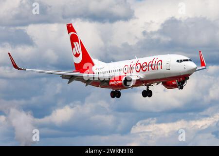 Salzburg, Österreich - 20. Mai 2013: Air Berlin Passagierflugzeug am Flughafen. Flugreisen planen. Luftfahrt und Flugzeuge. Luftverkehr. Weltweit international Stockfoto