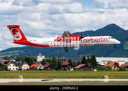 Salzburg, Österreich - 20. Mai 2013: Air Berlin Passagierflugzeug am Flughafen. Flugreisen planen. Luftfahrt und Flugzeuge. Luftverkehr. Weltweit international Stockfoto