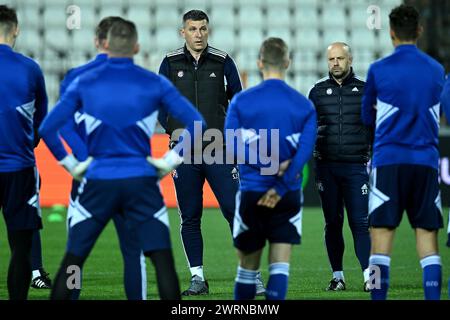 Solun, Hrvatska. März 2024. Cheftrainer von GNK Dinamo Zagreb Sergej Jakirovic bei der offiziellen Ausbildung am 13. März 2024. In Solun, Griechenland, vor dem Rückspiel der UEFA Conference League 1/8 zwischen PAOK und GNK Dinamo. Foto: Marko Lukunic/PIXSELL Credit: Pixsell/Alamy Live News Stockfoto