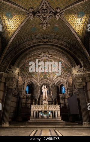 Autel de la Crypte dédié Saint-Joseph sous la Basilique Notre-Dame-de-Fourvière à Lyon Stockfoto