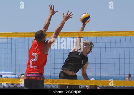 BALIKESIR, TURKIYE - 25. JUNI 2023: Undefinierter Athlet in der Pro Beach Tour Oren Leg Stockfoto