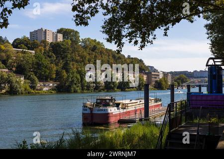 Péniche amarrée sur la Saône au Niveau du Quai Paul Sédallian, à Lyon Stockfoto