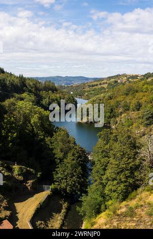 Lac formé par le Barrage du Soulage sur la rivière Le Gier, dans le Parc naturel régional du Pilat Stockfoto