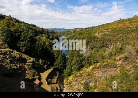 Lac formé par le Barrage du Soulage sur la rivière Le Gier, dans le Parc naturel régional du Pilat Stockfoto