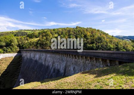 Barrage de la Rive dans le Village de La Valla-en-Gier dans le Parc naturel régional du Pilat, destiné à l’alimentation en eau potable de la Métropole Stockfoto