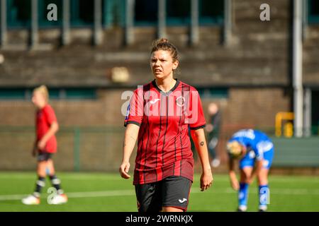 Ystrad Mynach, Wales. 3. Oktober 2021. CATIA Reis Campos von Hounslow Women während des FA Women's National League Southern Premier Division Spiels zwischen Cardiff City Ladies und Hounslow Women im Centre of Sporting Excellence in Ystrad Mynach, Wales, Großbritannien am 3. Oktober 2021. Quelle: Duncan Thomas/Majestic Media. Stockfoto