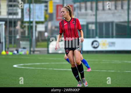 Ystrad Mynach, Wales. 3. Oktober 2021. Sophie Hudson von Hounslow Women während des FA Women's National League Southern Premier Division Spiels zwischen Cardiff City Ladies und Hounslow Women im Centre of Sporting Excellence in Ystrad Mynach, Wales, Großbritannien am 3. Oktober 2021. Quelle: Duncan Thomas/Majestic Media. Stockfoto