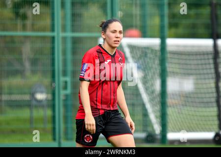 Ystrad Mynach, Wales. 3. Oktober 2021. Jeta Bytyqi von Hounslow Women während des FA Women's National League Southern Premier Division Spiels zwischen Cardiff City Ladies und Hounslow Women im Centre of Sporting Excellence in Ystrad Mynach, Wales, Großbritannien am 3. Oktober 2021. Quelle: Duncan Thomas/Majestic Media. Stockfoto