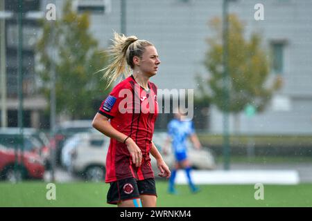 Ystrad Mynach, Wales. 3. Oktober 2021. Jessica Watkins von Hounslow Women während des FA Women's National League Southern Premier Division Spiels zwischen Cardiff City Ladies und Hounslow Women im Centre of Sporting Excellence in Ystrad Mynach, Wales, Großbritannien am 3. Oktober 2021. Quelle: Duncan Thomas/Majestic Media. Stockfoto