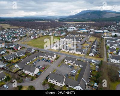 Moderne Häuser in der Stadt Aviemore in den schottischen Highlands Stockfoto