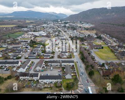 Moderne Häuser in der Stadt Aviemore in den schottischen Highlands Stockfoto