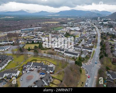 Moderne Häuser in der Stadt Aviemore in den schottischen Highlands Stockfoto