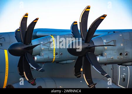 Europrop TP400-D6-Motoren eines Airbus A400M-Flugzeugs auf statischer Anzeige. Dies ist ein Beispiel der türkischen Luftwaffe, bekannt als Atlas Stockfoto