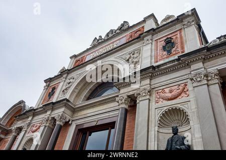 KOPENHAGEN, DÄNEMARK - 27. OKTOBER 2014: NY Carlsberg Glyptotek Museum in Kopenhagen in Perspektive Stockfoto