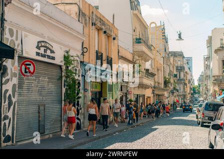 Straße in san telmo, buenos aires, argentinien - 2. märz 2024. Hochwertige Fotos Stockfoto