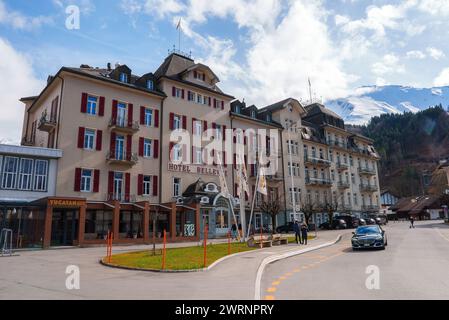 Erleben Sie das charmante Hotel Bellevue in Engelberg, einer Schweizer Alpenstadt. Stockfoto