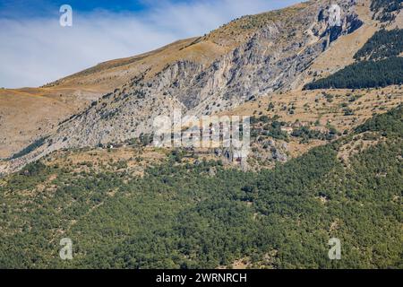 Die kleine Stadt Frattura, ein Ortsteil des Dorfes Scanno, in den Abruzzen, in der Provinz L'Aquila, zwischen den Marsikanischen Bergen gelegen. Surrou Stockfoto