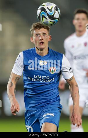 Wojciech Hajda von Puszcza Niepolomice wurde während des Polnischen PKO Ekstraklasa League 2023/2024 im Cracovia Stadion in Aktion gesehen. Endpunktzahl: Puszcza Niepolomice 1:1 Rakow Czestochowa. Stockfoto