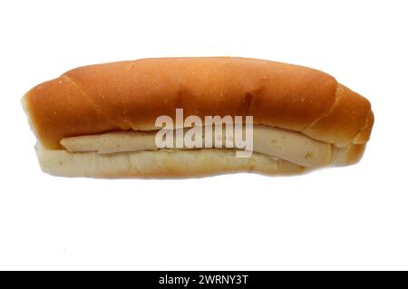 Mittags Fleisch, Wurst, Mittagessen gekocht in Scheiben geschnittene kalte Delikatessens Deli Hähnchenfleisch in einem Brötchen Brot, Rindfleisch Mittagessen Fleisch, gebratene Pommes Sandwich, kalte PR Stockfoto