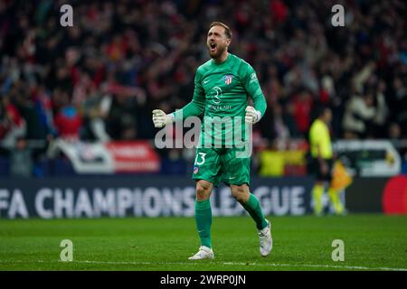 Madrid, Spanien. März 2024. Madrid, Spanien, 13. März 2024: Torhüter Jan Oblak (13 Atletico de Madrid) feiert das Tor von Memphis Depay (9 Atletico de Madrid) während des UEFA Champions League-Fußballspiels zwischen Atletico Madrid und Inter im Civitas Metropolitano in Madrid. (Daniela Porcelli/SPP) Credit: SPP Sport Press Photo. /Alamy Live News Stockfoto