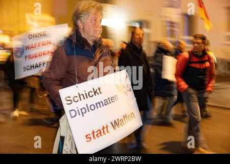 München, Deutschland. März 2024. Rund 127 Menschen versammelten sich am 13. März 2024 in München bei einer Demo von München steht MSA gegen die öffentliche Rundfunksendung BR und die Tageszeitungen Münchner Merkur und TZ. (Foto: Alexander Pohl/SIPA USA) Credit: SIPA USA/Alamy Live News Stockfoto