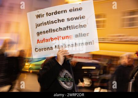 München, Deutschland. März 2024. Rund 127 Menschen versammelten sich am 13. März 2024 in München bei einer Demo von München steht MSA gegen die öffentliche Rundfunksendung BR und die Tageszeitungen Münchner Merkur und TZ. (Foto: Alexander Pohl/SIPA USA) Credit: SIPA USA/Alamy Live News Stockfoto