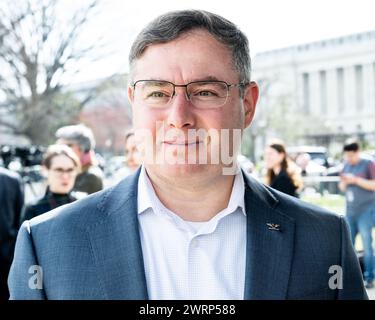 Washington, Usa. März 2024. Eugene Vindman auf einer Pressekonferenz zur Unterstützung der Finanzierung der Ukraine im US-Kapitol. Quelle: SOPA Images Limited/Alamy Live News Stockfoto