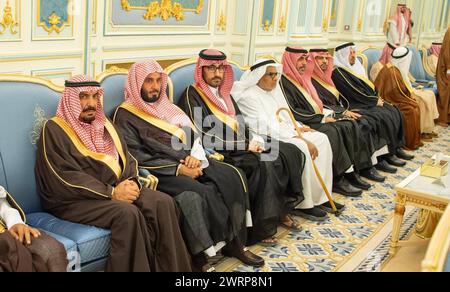 Der Kronprinz und Premierminister Saudi-Arabiens, Prinz Mohammed bin Salman bin Abdulaziz Al Saud, empfängt den Großmufti Kronprinz und Premierminister Saudi-Arabiens, Prinz Mohammed bin Salman bin Abdulaziz Al Saud, empfängt den Großmufti des Königreichs, Prinzen, Gelehrte, Minister, und eine Gruppe von Menschen, um dem gesegneten Monat Ramadan zu gratulieren, im Al Yamamah Palast in Riad, am 13. März 2024. Foto: Saudische Presseagentur APAimages Riad Riad Saudi Arabien 130324 Saudi Arabi SPA 0011 Copyright: XapaimagesxSaudixPressxAgencyxxapaimagesx Stockfoto