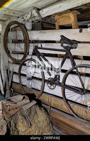 Antarktis, Rossmeer, Ross Island, Kap Evans. Scott's Hut, das während der Terra Nova Expedition (1910–1913) das erste Fahrrad in der Antarktis benutzt wurde. Stockfoto