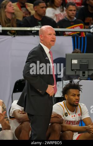 Minneapolis, Minnesota, USA. März 2024. KEVIN WILLARD, Cheftrainer der Maryland Terrapins, während eines Spiels zwischen Maryland und Rutgers beim TIAA Big10 Men's Basketball Tournament 2024 im Target Center in Minneapolis am 13. März 2024. (Kreditbild: © Steven Garcia/ZUMA Press Wire) NUR REDAKTIONELLE VERWENDUNG! Nicht für kommerzielle ZWECKE! Stockfoto