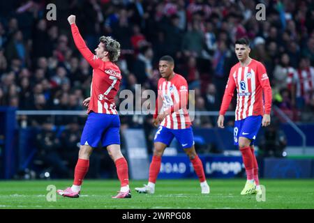 Madrid, Spanien. März 2024. Antoine Griezmann (L) von Atletico Madrid feiert im Achtelfinale der UEFA Champions League am 13. März 2024 in Madrid ein Tor. Gustavo Valiente/Xinhua/Alamy Live News Stockfoto