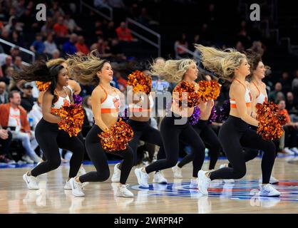 13. März 2024: Clemson Cheerleader treten für die Menge während eines ACC Männer Basketball Turniers zwischen den Boston College Eagles und den Clemson Tigers in der Capital One Arena in Washington, DC Justin Cooper/CSM auf (Credit Image: © Justin Cooper/Cal Sport Media) Stockfoto