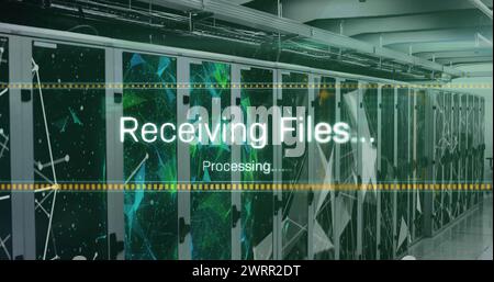 Bild der Datenverarbeitung über dem Serverraum Stockfoto
