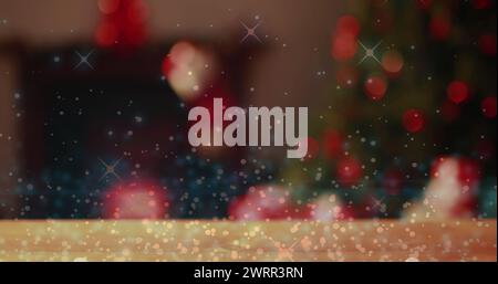 Bild von bunten Formen, die über einem Weihnachtsbaum schweben, mit Geschenken darunter Stockfoto