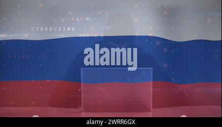 Bild des kaukasischen männlichen Hackers über der Flagge Russlands Stockfoto