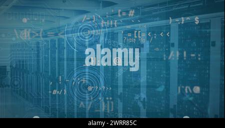 Abbildung von Diagrammen und Diagrammen auf der Schnittstelle mit Datenverarbeitung im Serverraum des Computers Stockfoto