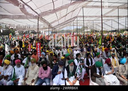 Delhi, Neu-Delhi, Indien. März 2024. Indische Bauern versammeln sich am 14. März 2024 in Ramlila Maidan, um gegen die garantierten Erntepreise in Neu-Delhi, Indien, zu protestieren (Credit Image: © Deep Nair/ZUMA Press Wire). Nicht für kommerzielle ZWECKE! Stockfoto