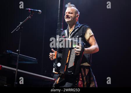 MADRID, ESPAÑA – 27. OKTOBER. La Pegatina en concierto de 20 aniversario en el Wizink Center de Madrid el 27 de Octubre de 2023 Stockfoto