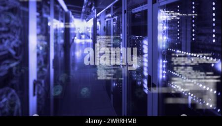 Bild der Datenverarbeitung über dem Serverraum Stockfoto