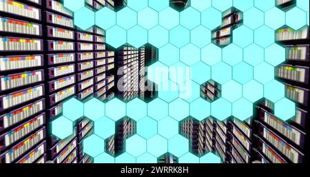 Bild der Formen, die sich über den Serverraum bewegen Stockfoto