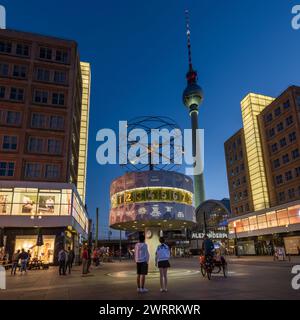 Urania, Weltzeituhr, Alexanderplatz, Ost-Berlin, Deutschland Stockfoto