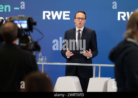 Dr. Markus KREBBER, Vorstandsvorsitzender, CEO, Bilanzpressekonferenz der RWE AG am 14.03.2024 in Essen *** Dr. Markus KREBBER, Vorstandsvorsitzender, Vorstandsvorsitzender, Jahrespressekonferenz der RWE AG am 14. März 2024 in Essen Stockfoto