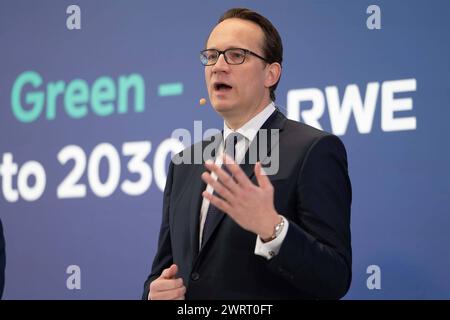 Dr. Markus KREBBER, Vorstandsvorsitzender, CEO, Bilanzpressekonferenz der RWE AG am 14.03.2024 in Essen *** Dr. Markus KREBBER, Vorstandsvorsitzender, Vorstandsvorsitzender, Jahrespressekonferenz der RWE AG am 14. März 2024 in Essen Stockfoto