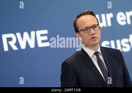 Dr. Markus KREBBER, Vorstandsvorsitzender, CEO, Bilanzpressekonferenz der RWE AG am 14.03.2024 in Essen *** Dr. Markus KREBBER, Vorstandsvorsitzender, Vorstandsvorsitzender, Jahrespressekonferenz der RWE AG am 14. März 2024 in Essen Stockfoto