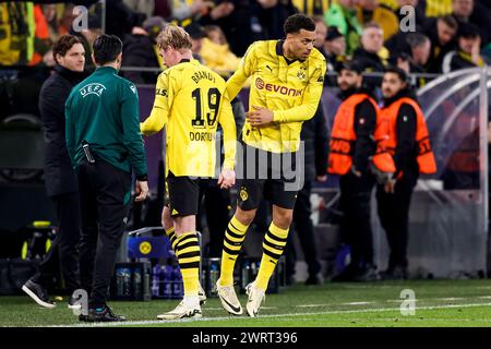 DORTMUND, DEUTSCHLAND - 13. MÄRZ: Julian Brandt (Borussia Dortmund) und Felix Nmecha (Borussia Dortmund) treten bei der UEFA Champions League 202 an Stockfoto