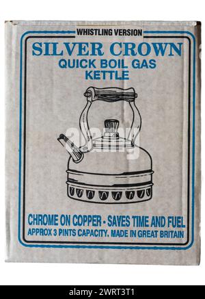 Silver Crown schnell kochender Gaskocher mit Pfeifversion Chrom auf Kupfer spart Zeit und Kraftstoff in Box isoliert auf weißem Hintergrund Stockfoto