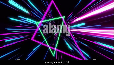 Bild von blauen Neonlichtern und Dreiecken auf schwarzem Hintergrund Stockfoto