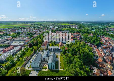 Sonniger Frühlingstag über Landsberg im Lechtal im westlichen Oberbayern Stockfoto