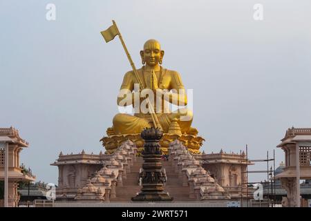 Statue of Equality, Statue von Ramanujacharya, indischer Philosoph aus dem 11. Jahrhundert, 2022 eröffnet, Muchintal, Hyderabad, Indien. Stockfoto