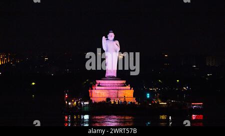 Eingang des Abdullah Qutub Shah Mausoleums, erbaut während seiner Regierungszeit im 17. Jahrhundert, Hyderabad, Telangana, Indien. Stockfoto